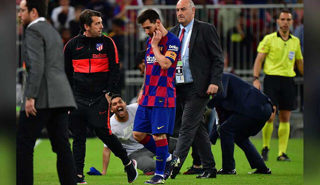 La irrupción del hincha puso en alerta a las personas alrededor de Messi. Foto: AFP.