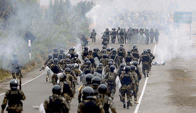 Desalojo. Durante el repliegue de los protestantes hacia Cocachacra se produjeron varios enfrentamientos con la Policía.