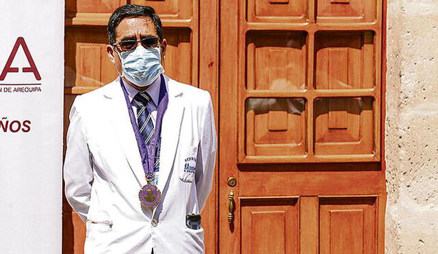 Decano del Colegio Médico de Arequipa, Javier Gutiérrez, suscribió comunicado.