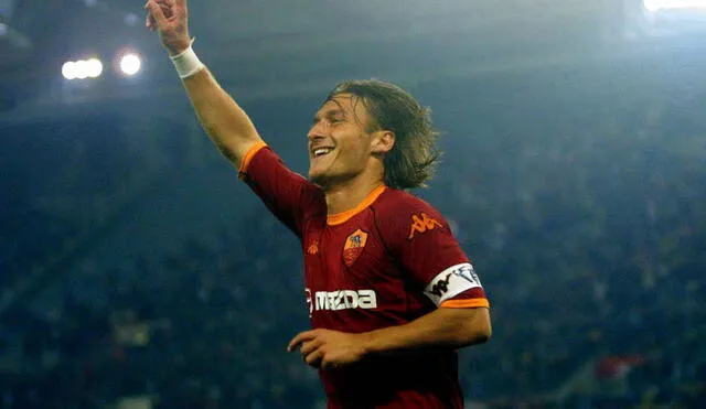 Francesco Totti alzó el galardón europeo en el curso 2006/2007 luego de alcanzar los 26 goles con la Roma. (Foto: Getty Images)