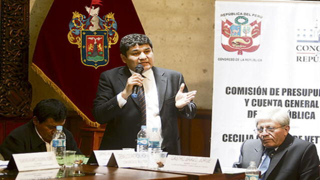 Congresista Horacio Zeballos de acuerdo en restringir ingreso de venezolanos
