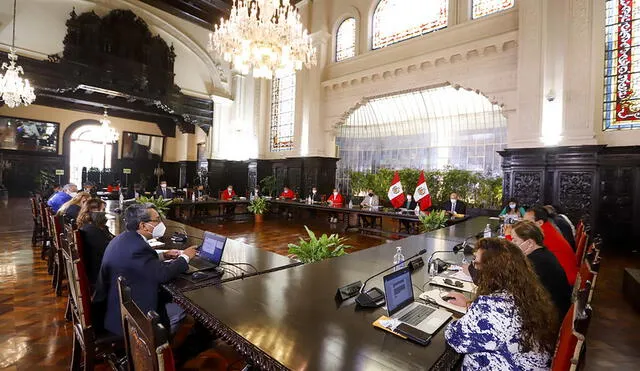Martín Vizcarra lideró la sesión del Consejo de Ministros de este miércoles 14 de octubre.