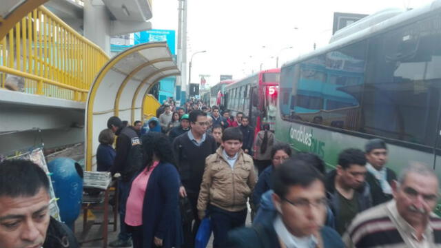 Pasajeros caminaron varios kilómetros tras accidente de tránsito en Lima [VIDEO]