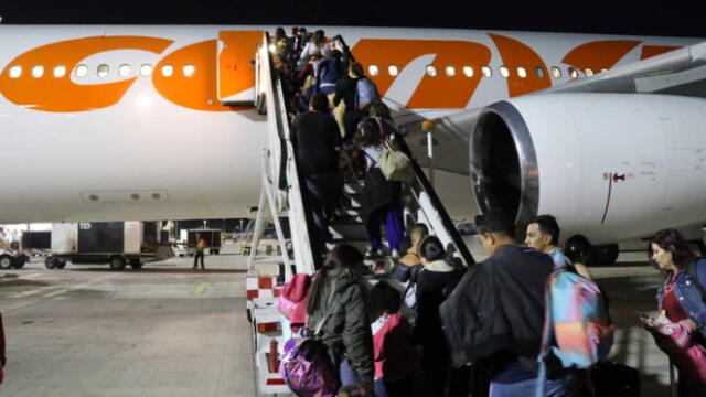 Un total de 250 venezolanos retornaron la noche del miércoles a Caracas, provenientes de Perú. Foto: Difusión.