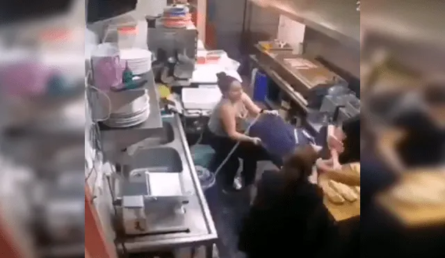 En YouTube, un joven trabajador estuvo a punto de sufrir un accidente cuando se disponía a realizar la limpieza.