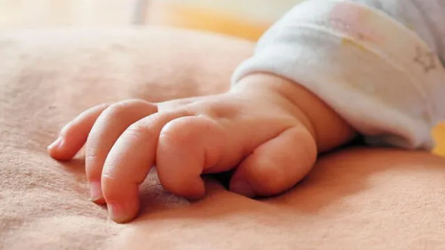 Bebé de 3 años muere víctima de paro cardiaco tras atorarse con una salchicha