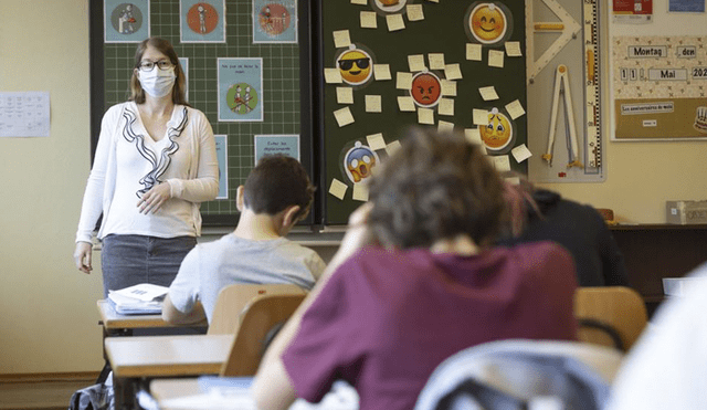 La investigación sobre los contagios de COVID-19 en los colegios están a la espera de ser revisados por sus pares. Foto: AFP/referencial