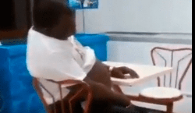 Facebook viral: hombre es troleado cruelmente luego de caerse de una silla mientras dormía [VIDEO]
