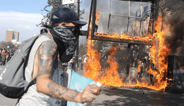 Las fotos que muestran la violencia y caos que impera en Chile. Fotos: Jorge Cerdán.