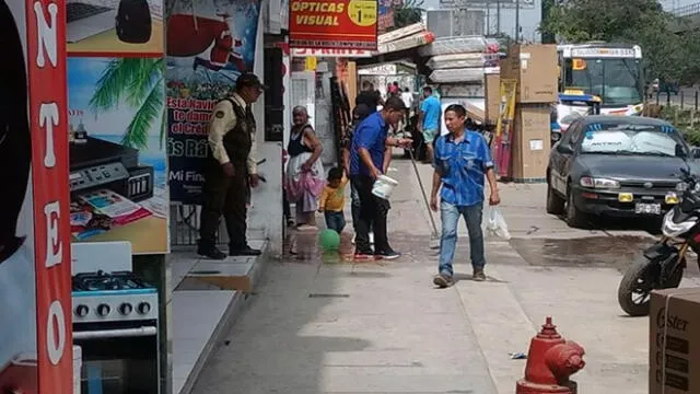 #YoDenuncio: venta de colchones perjudica tránsito peatonal