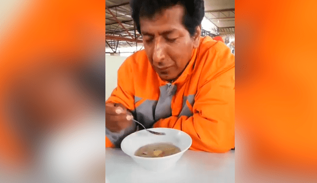 Facebook viral: hombre se queda dormido mientras come y su amigo le hace cruel broma