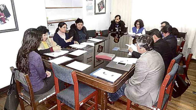 TRABAJO CONJUNTO. Defensoría y concejales de Cusco avanzan en elaboración de proyecto para ordenanza municipal.