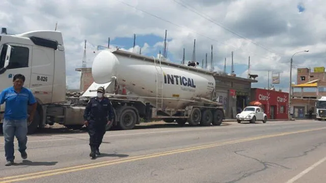 Los agentes descubrieron que ambos vehículos estaban adecuados para transportar cemento y cal.