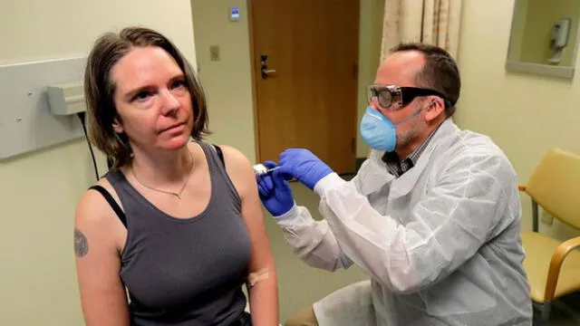Jennifer Haller es la primera paciente en recibir la vacuna experimental contra COVID-19. Foto: AP