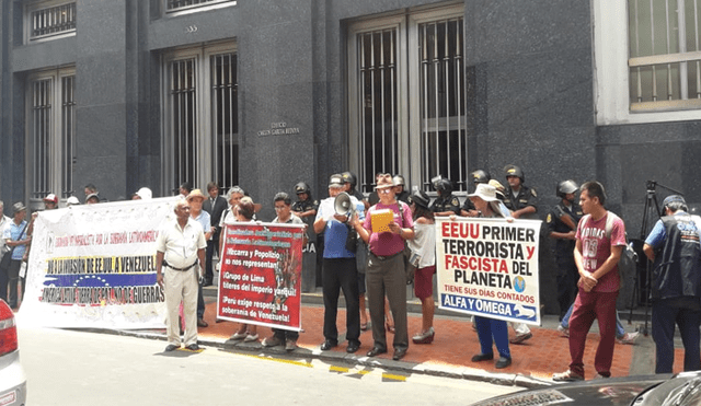 Protestan en frontis de la Cancillería contra posible intervención de EE.UU en Venezuela