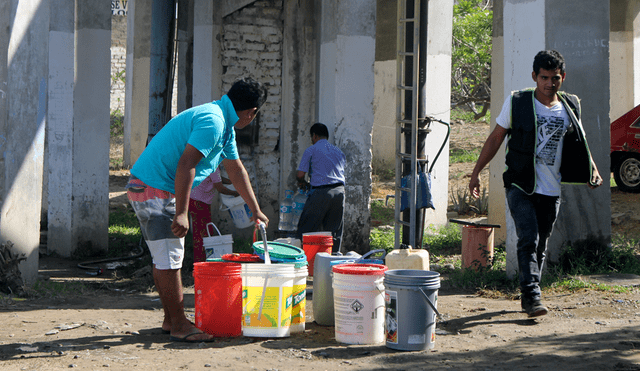 Pobladores de Sullana exigen sanción para empresa de saneamiento.