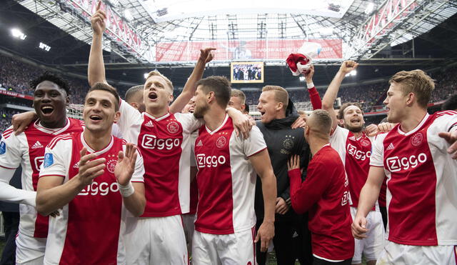 La increíble despedida de los hinchas del Ajax a De Jong en su partida al Barcelona [VIDEO]
