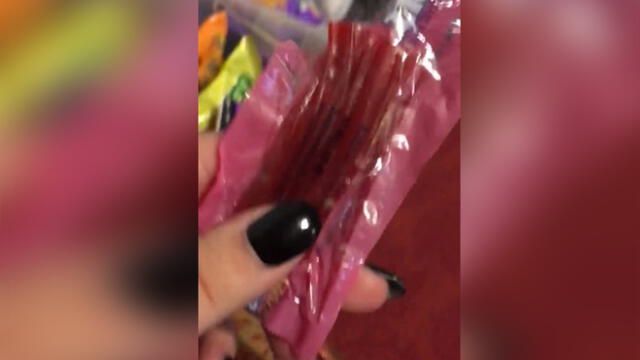 En Facebook, un joven se salvó morir tras comer un dulce que contenía objeto mortal [VIDEO]
