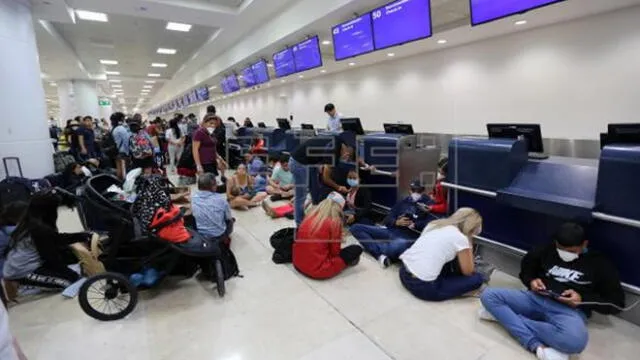 Peruanos varados en Cancún. Créditos: Difusión.