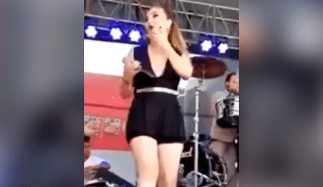 Facebook: vocalista por poco recibe un doloroso golpe mientras cantaba en un concierto [VIDEO]