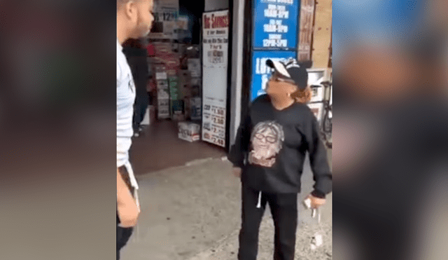 Facebook viral: sujeto intenta golpear a una anciana y se lleva terrible escarmiento [VIDEO]