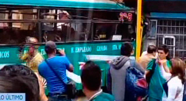 Lince: bus se estrelló y quedó empotrado en una botica [VIDEO]