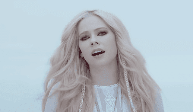 Avril Lavigne se desnuda en Instagram y anuncia nuevo disco el próximo año [VIDEO]