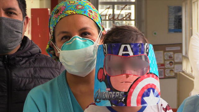 Durante el tiempo que estuvo internado, el pequeño Sergio recibió la atención permanente de un equipo multidisciplinario. (Foto: INSN Breña)