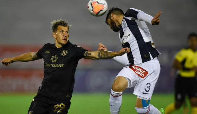 Alianza Lima enfrenta a Racing por la Copa Libertadores. (Créditos: AFP)