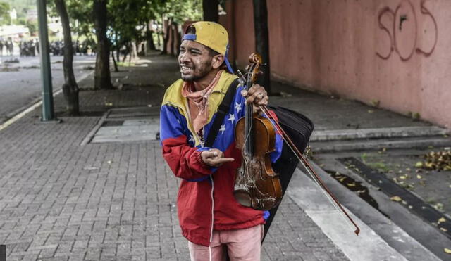 Así reaccionó Venezuela ante lágrimas de un violinista atacado por policías [VIDEO]