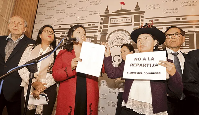 Ahora. Integrantes de Nuevo Perú exigieron al presidente de la República el cierre del Congreso manejado por el fujimorismo.