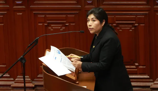 Betssy Chávez y sus ministros se acudieron al Congreso para sustentar el presupuesto del 2023. Foto: PCM