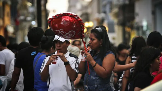Día de San Valentín: concurso del beso más largo en Comas 