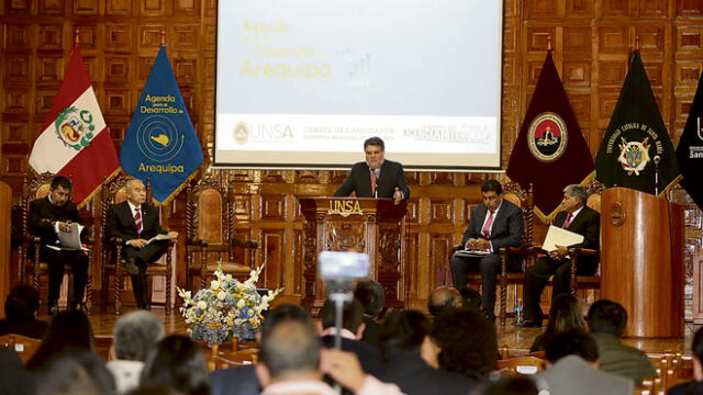 Zegarra no asistió a debate y fue blanco de candidatos de Arequipa