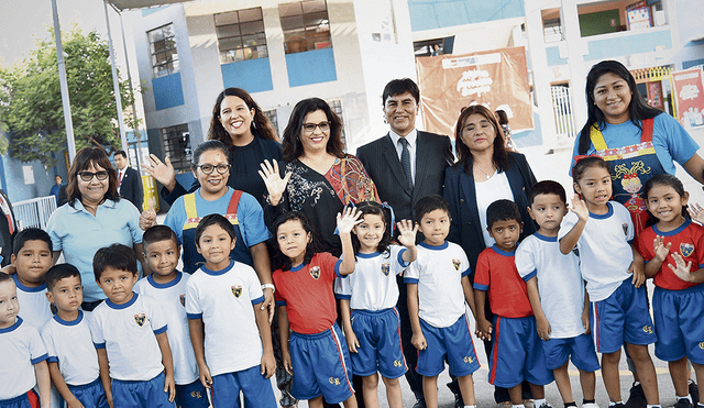 Autoridades inauguran año escolar en Lima y regiones