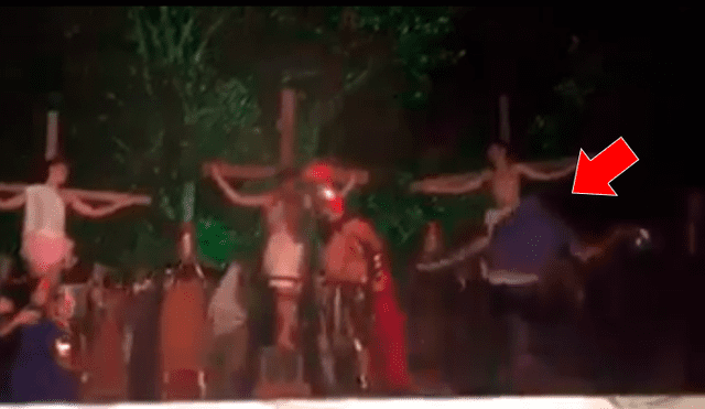 Facebook viral: chico ebrio sube al escenario para rescatar a 'Jesús' de romanos y esto ocurre [VIDEO]