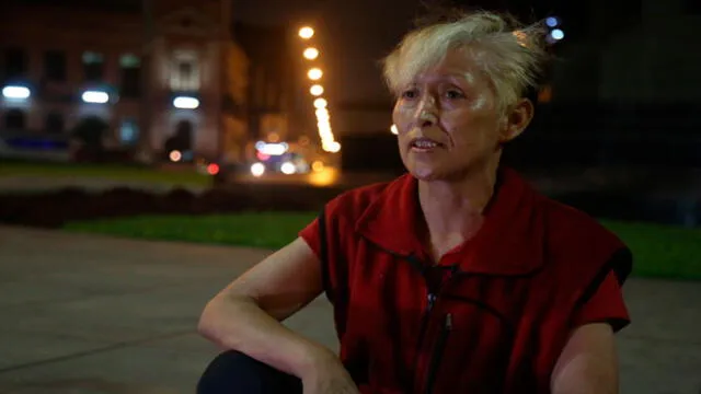 Gommy, la mujer que alimenta todas las noches a los gatos de la Plaza Bolognesi pese al cáncer