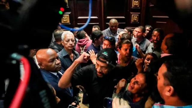 Colectivos de Maduro irrumpieron violentamente en la Asamblea Nacional [VIDEOS]