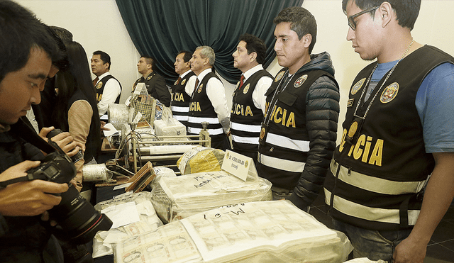 Una huella digital llevó a la Policía hasta una fábrica de dólares y soles falsos