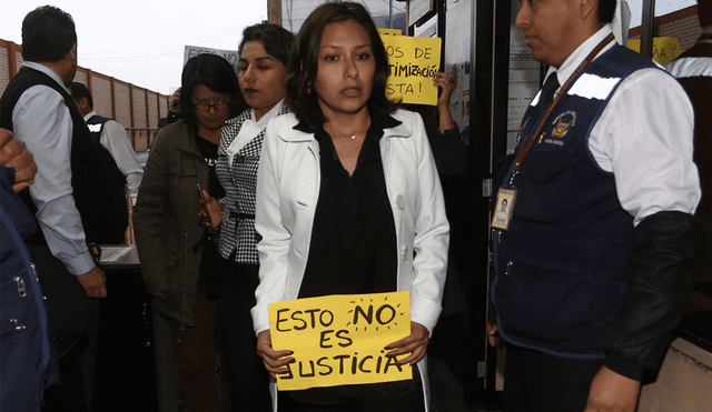Contreras afirmó que con esta decisión también se burlan de las miles de mujeres que exigen justicia. (Foto: Archivo)
