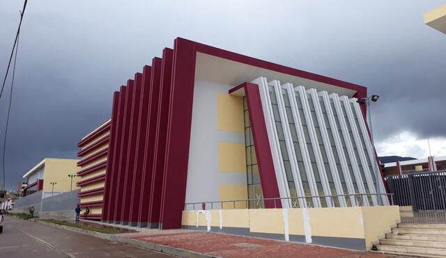 Junín: padres y docentes se oponen a inauguración de estadio del Santa Isabel
