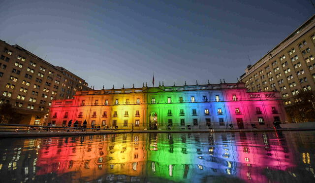 Chile ilumina palacio gubernamental con colores de la diversidad sexual