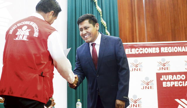 ceremonia. Hancco recibió credenciales del Jurado.