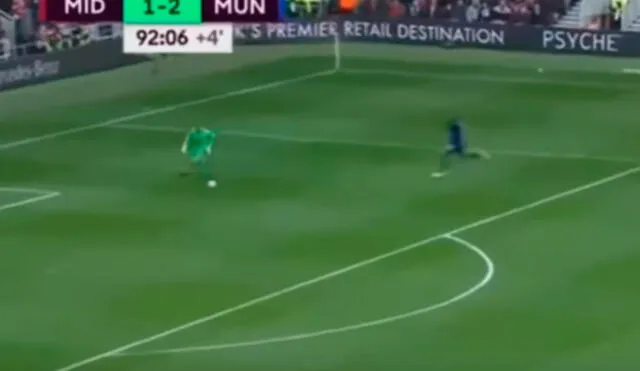 YouTube: Increíble blooper de Víctor Valdés al querer rechazar el balón | VIDEO