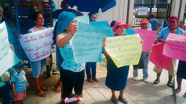 Familiares de Rosa Álvarez protestan en Corte de Tumbes