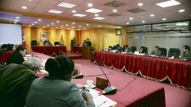 Cusco: Comisión dice que gobernador Licona manipula al Consejo Regional obstaculizando investigación