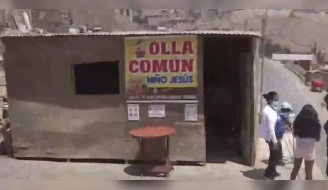 Las dirigentes de la olla común Niño de Jesús en Manchay tuvieron que prestarse ollas más chicas para alimentar a los más necesitados. (Foto: Captura América)