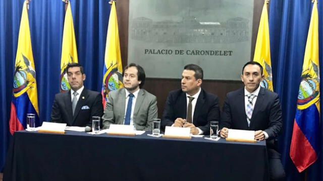Ecuador prepara despido de 1000 funcionarios y reducción de ministerios