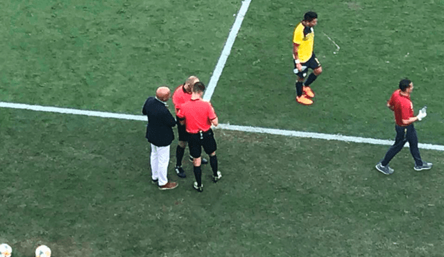 Argentina vs. Ecuador: árbitro se lesionó y pidió su cambio.