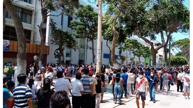 Coronavirus: personas en las afueras de los bancos de Chiclayo durante la cuarentena, ¿quién es el responsable?